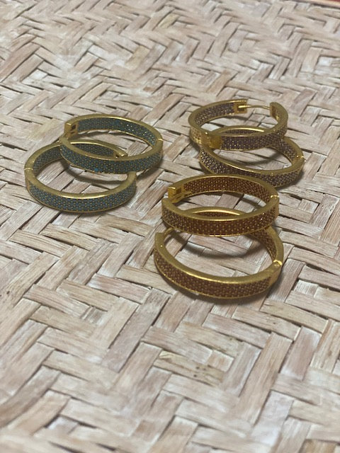 Hoops with colored zircons